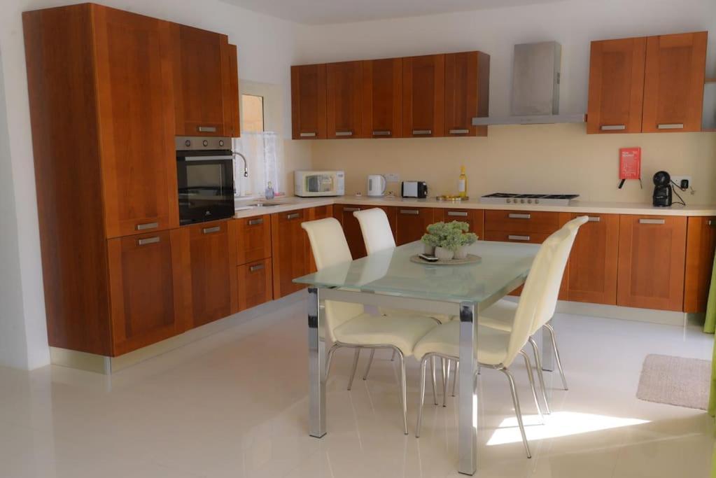 Seafront Duplex Penthouse With Terrace Overlooking Xlendi Bay Exterior photo